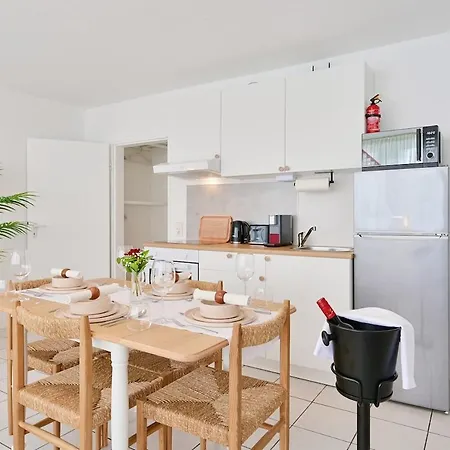 Apartment Lovely Spacious 3 In Center Sleeps 6 *