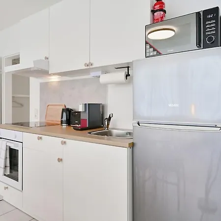 Lovely Spacious 3 In Center Sleeps 6 Apartment *