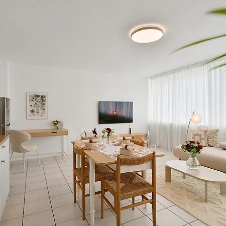 Apartment Lovely Spacious 3 In Center Sleeps 6 *