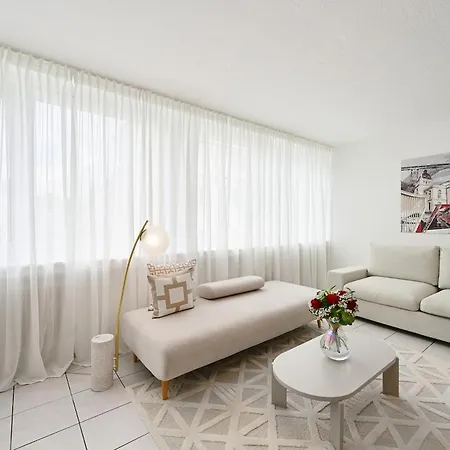 Lovely Spacious 3 In Center Sleeps 6 Apartment *