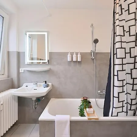 Lovely Spacious 3 In Center Sleeps 6 Wuppertal