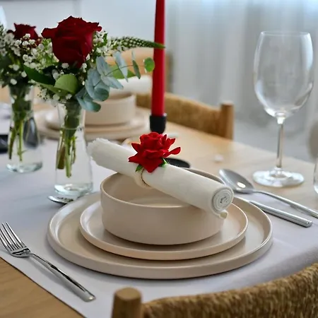 Apartment Lovely Spacious 3 In Center Sleeps 6