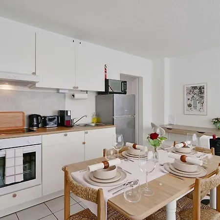 Lovely Spacious 3 In Center Sleeps 6