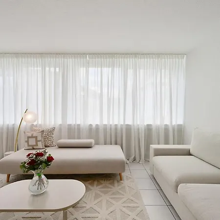 Apartment Lovely Spacious 3 In Center Sleeps 6 *