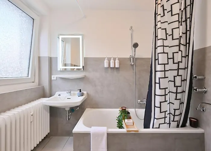 Lovely Spacious 3 In Center Sleeps 6 Wuppertal