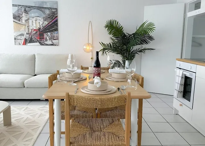 Lovely Spacious 3 In Center Sleeps 6 Appartement Wuppertal