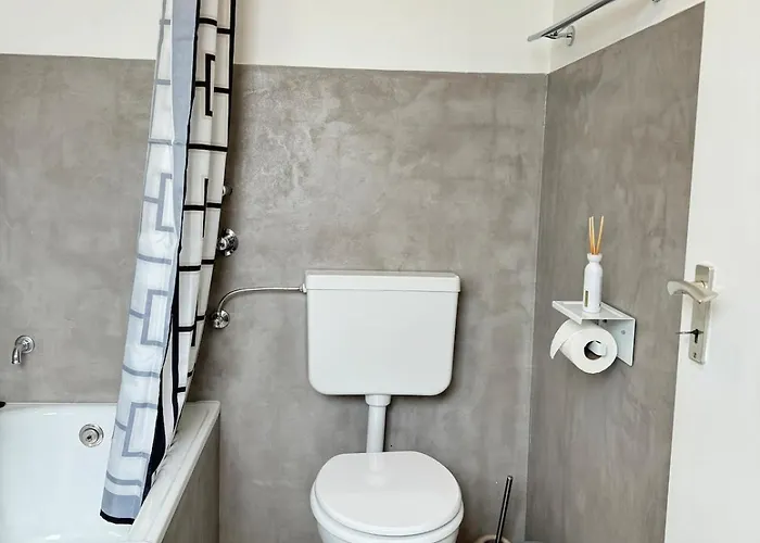 Lovely Spacious 3 In Center Sleeps 6 *